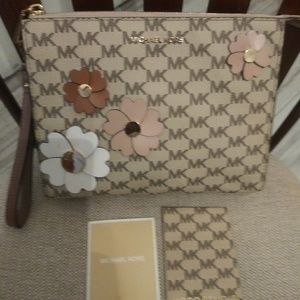 Micheal Kors Clutch Purse